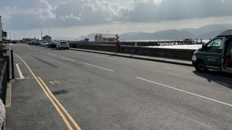 Alma Street, reopened with no police cordons