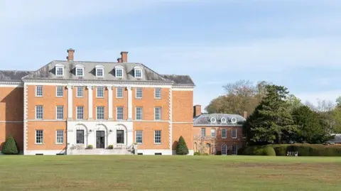 JD Vance questions UK's Palestinian statehood plan in Lammy meeting 11 Getty Images Chevening House, an imposoing four storey mansion set in its own grounds