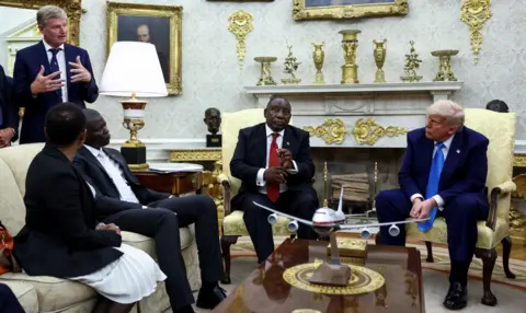 trumps office with Ramaphosa and trump