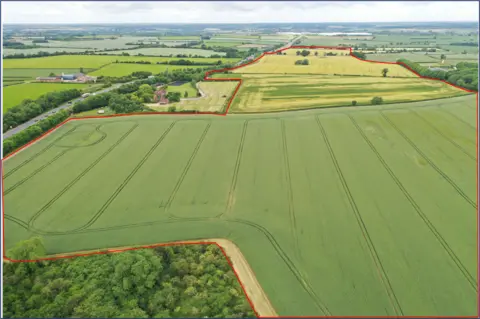 Wood Lodge Solar Farm Limited Several green fields highlighted by a red line show the proposed size of the solar farm