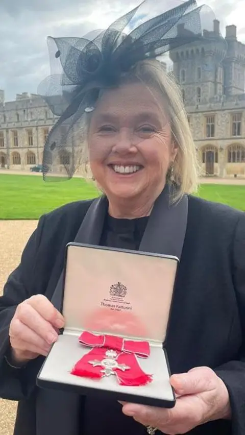 Pauline Quirke Pauline Quirke with her MBE in 2022