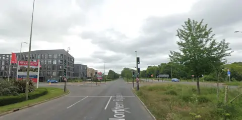 Google A40 junction - dangerous crossing