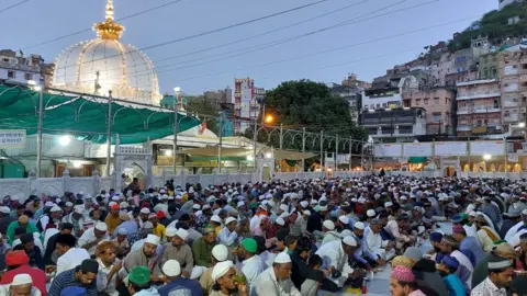 Getty Images AJMER, INDIA - MARCH 15: Muslims break their fast at the Ajmer Sharif Dargah in Ajmer, Rajasthan, India on March 15, 2024. (Photo by Himanshu Sharma/Anadolu via Getty Images)
