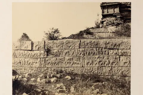 dag Andrew Charles Brisbane Neill Plate LXVIII. Beejanuggur, Sculpted Granite Wall (Hampi) Silver albumin print from wax paper negative mounted on cardboard, 1856