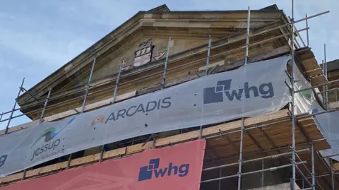 LDRS The exterior of Wolverhampton Royal Hospital