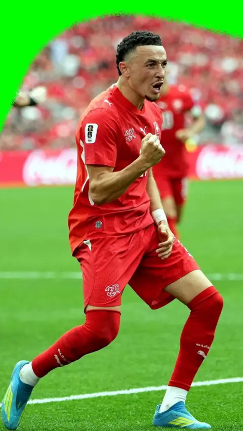 Rubén Vargas celebrating his goal