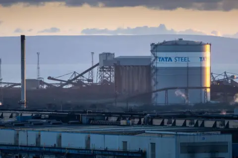 Getty Images Usina siderúrgica Tata em Port Talbot