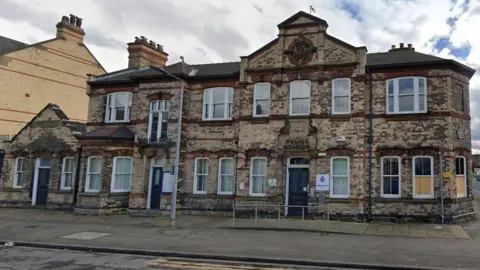 Google street view Gordon Street Police Station, off Boulevard in Hull