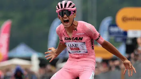 Isaac del Toro roars in celebration as he wins stage 17 of the Giro d'Italia