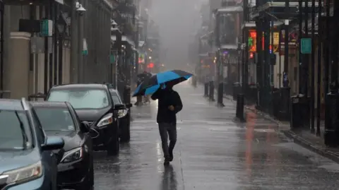 Reuters Zware regen op Bourbon Street, New Orleans, woensdag