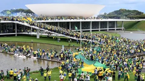 Getty Images Supporters of Jair Bolsonaro descend on the Esplanada dos Ministerios in Brasilia on 8 January 2023