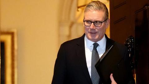 Cabinet ministers rally round Starmer as