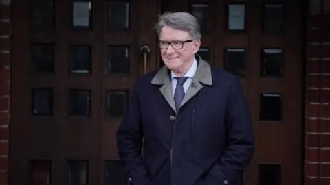 Foto PA Media File tertanggal 02/02/24 Lord Peter Mandelson di gereja St Mary the Virgin di Primrose Hill, barat laut London. Lord Mandelson mengatakan itu adalah a "kehormatan besar untuk mengabdi pada negara" ketika Perdana Menteri mengonfirmasi bahwa dia telah menunjuknya sebagai duta besar Inggris berikutnya untuk AS. Tanggal penerbitan: Jumat 20 Desember 2024