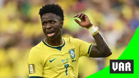 Vinicius Junior not happy with the refs destitution 