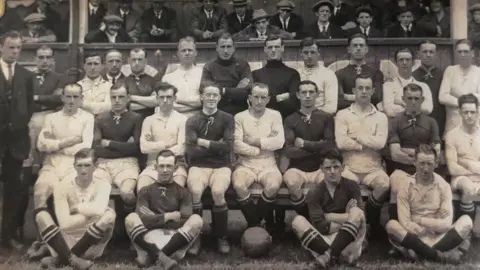 Swansea City AFC A black and white photo of Swansea Town as they would have appeared roughly around the time of Francis' first match at the Vetch in 1928