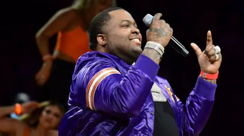 Rapper Sean Kingston seen on the sidelines of an NBA game between the Phoenix Suns and New York Knicks