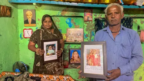 Zoya Mateen The Thakurs hold photos of their daugthers, Sarlaben and Aadhya