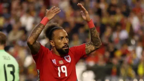 Sorba Thomas celebrates