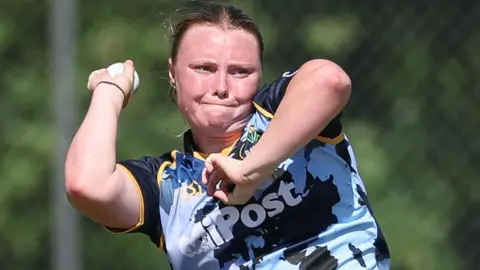 Poppy Tulloch bowls for Glamorgan