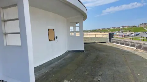 Andrew Turner/BBC The Ocean Room, viewed from the rooftop sun terrace. It features Art Deco style shelters in a round, with views overlooking Gorleston beach and clifftop.