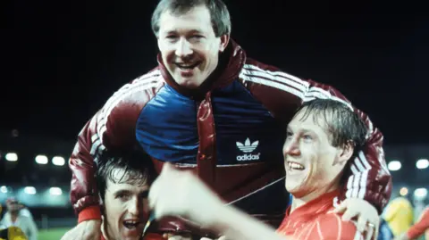 Alex Ferguson held aloft by his Aberdeen players