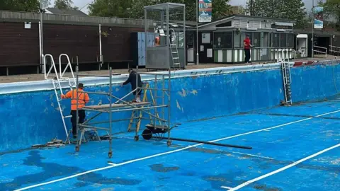 Jesus Green Lido Jesus Green Lido 