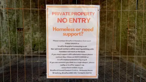 A sign on the fencing giving advice to homeless people 