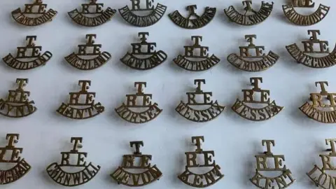 Geoff Harriman Military shoulder titles