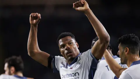 Denzel Dumfries of FC Internazionale celebrates his goal during the UEFA Champions League 2024/25 Semi Final