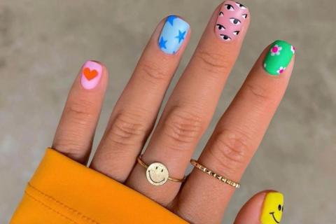 Nails with art design