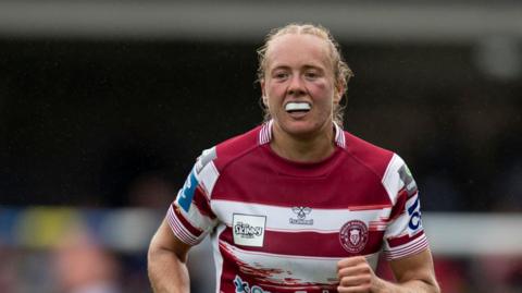 Anna Davies in action for Wigan Warriors