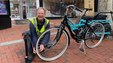 LDRS Andy Von Glehn repairing bike