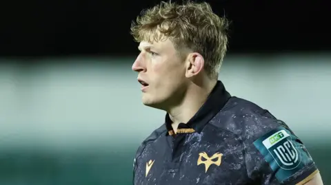 Jac Morgan in action for Ospreys