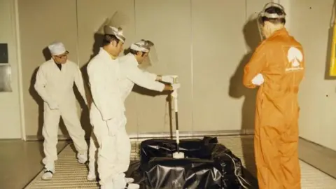 K. Wright/ESA Wright training Apollo 16 astronauts John Young and Charlie Duke on how to operate the ALSEP Active Seismic Experiment Thumper.