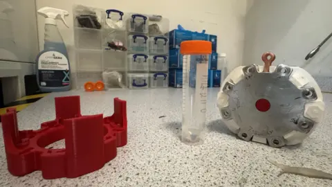 Pieces of 3D-printed plastic that go together to make the flow battery