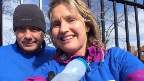 Change Mental Health A selfie of Scott and Jenny Hastings, both wearing blue jumpers for the 100 Streets challenge