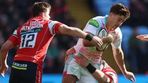 Leicester Tigers' Orlando Bailey (R)