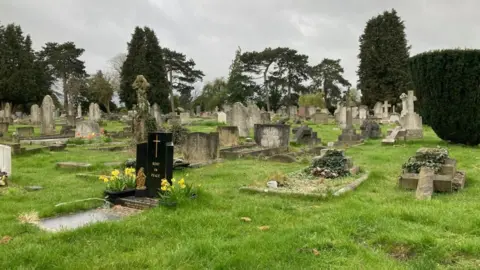 A cemetery in Oxford with lots of headstones