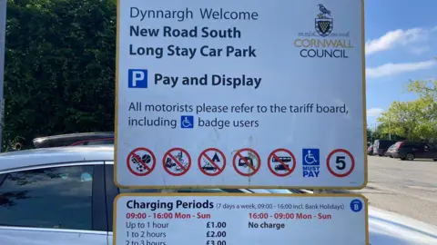 Lee Trewhela/LDRS A sign showing the new £1 charge for the first hour in Callington