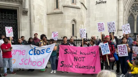 Protesters in front of the Supreme Court 