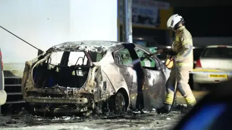 cdd0fa30-a1b6-11f0-bd9d-890904e0d38e.jpg Fire at East Sussex mosque probed as 'hate crime'