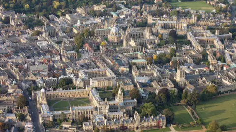 An aerial view, a close up of Oxford's colleges 