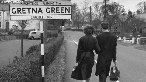 In 1754, a change in English marriage law resulted in more couples travelling north from England to marry at Gretna Green