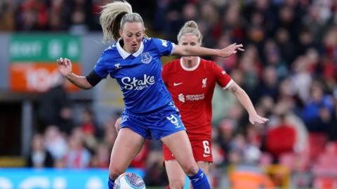 Toni Duggan on the ball for Everton in a Merseyside derby