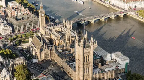 Getty Images. Se trata de una vista aérea de la Cámara de los Comunes, el Big Ben y el río Támesis.