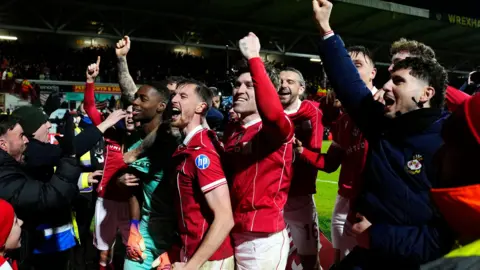 Wrexham players celebrate victory over Nottingham Forest