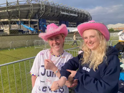 Lily Meldrum and Grace Donaldson queue to see Taylor Swift in Edinburgh