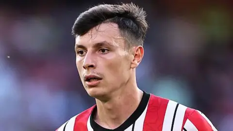 Anel Ahmedhodzic in Championship play-off action for Sheffield United in 2025 