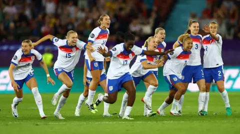 England's Chloe Kelly, Esme Morgan, Michelle Agyemang, Beth Mead, Lauren James, Niamh Charles, Lucy Bronze, Alessia Russo and Grace Clinton celebrate winning the penalty shootout 