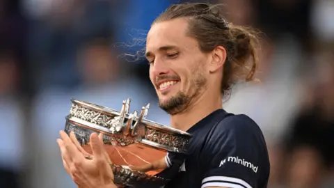 Alexander Zverev with the French Open trophy